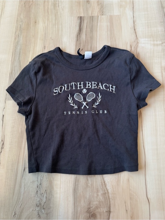 H&M Tops - HM South Beach Tennis Club Graphic Tee Womens Small Black Cropped Short Sleeve